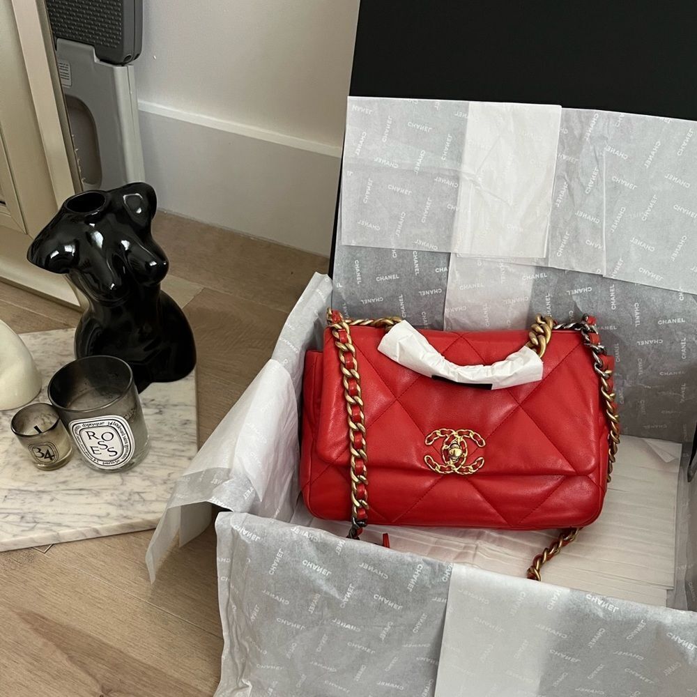 100% authentic CHANEL 19 small orange coral